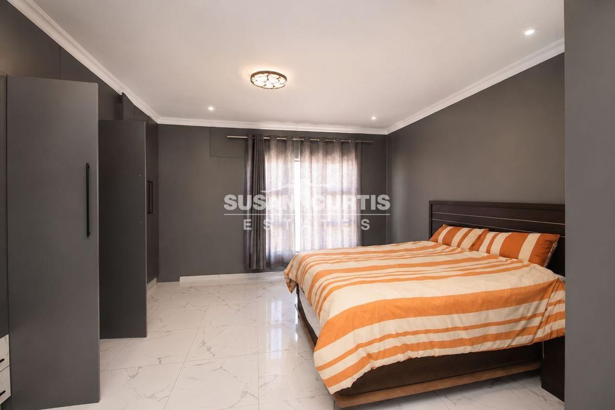 Luxury Family Living in Desert Park - Photo 5