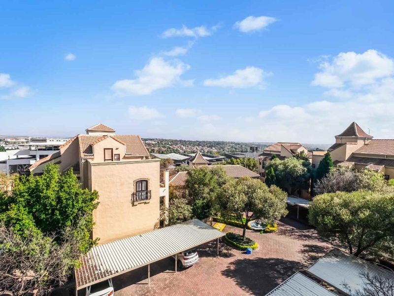 TOP FLOOR LOFT APARTMENT, BOASTING LOADS OF NAURAL LIGHT AND IN A FANTASTIC LOCATION - Photo 7