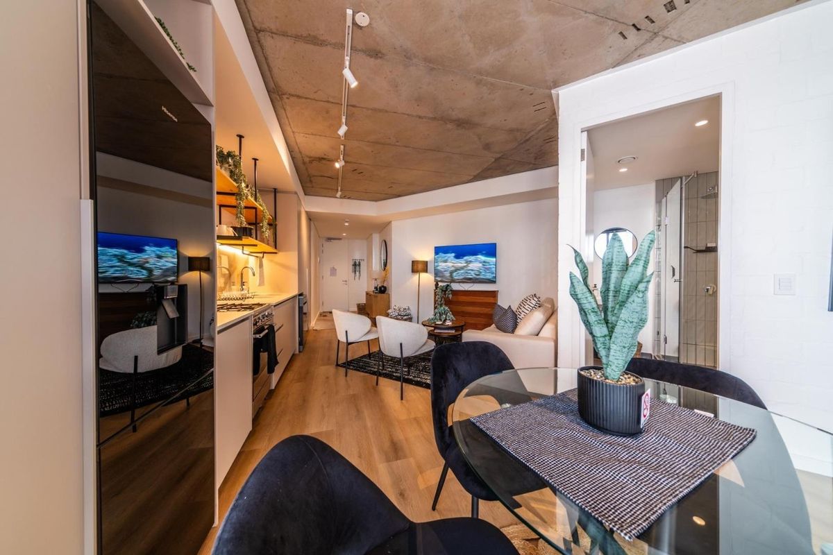 Modern Industrial-Chic Apartment with Ocean Views in Sea Point - Photo 4