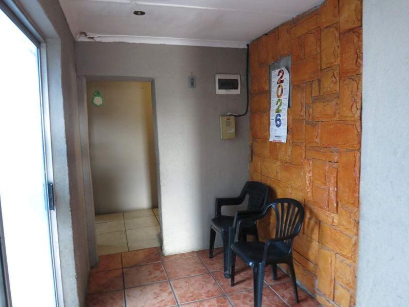 Beautiful 3 Bedroom House - Photo 5