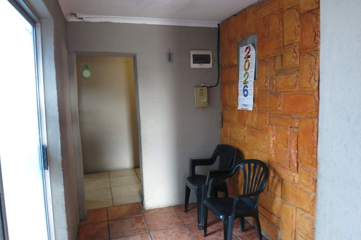 Beautiful 3 Bedroom House - Photo 5