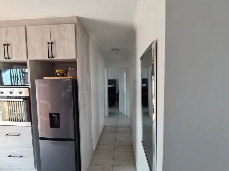 Three Bedroom House for Sale - Photo 10