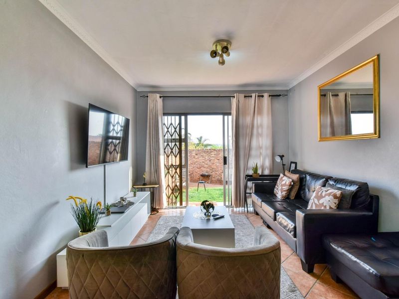 Neat & Tidy, ground-floor, Two bedroom unit - West Park - Photo 8