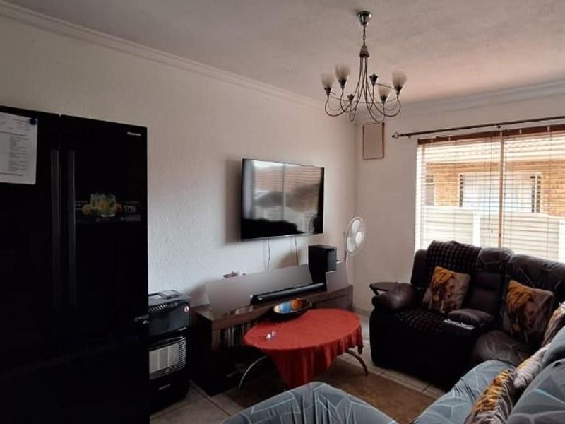 Simplex Townhouse - Photo 4