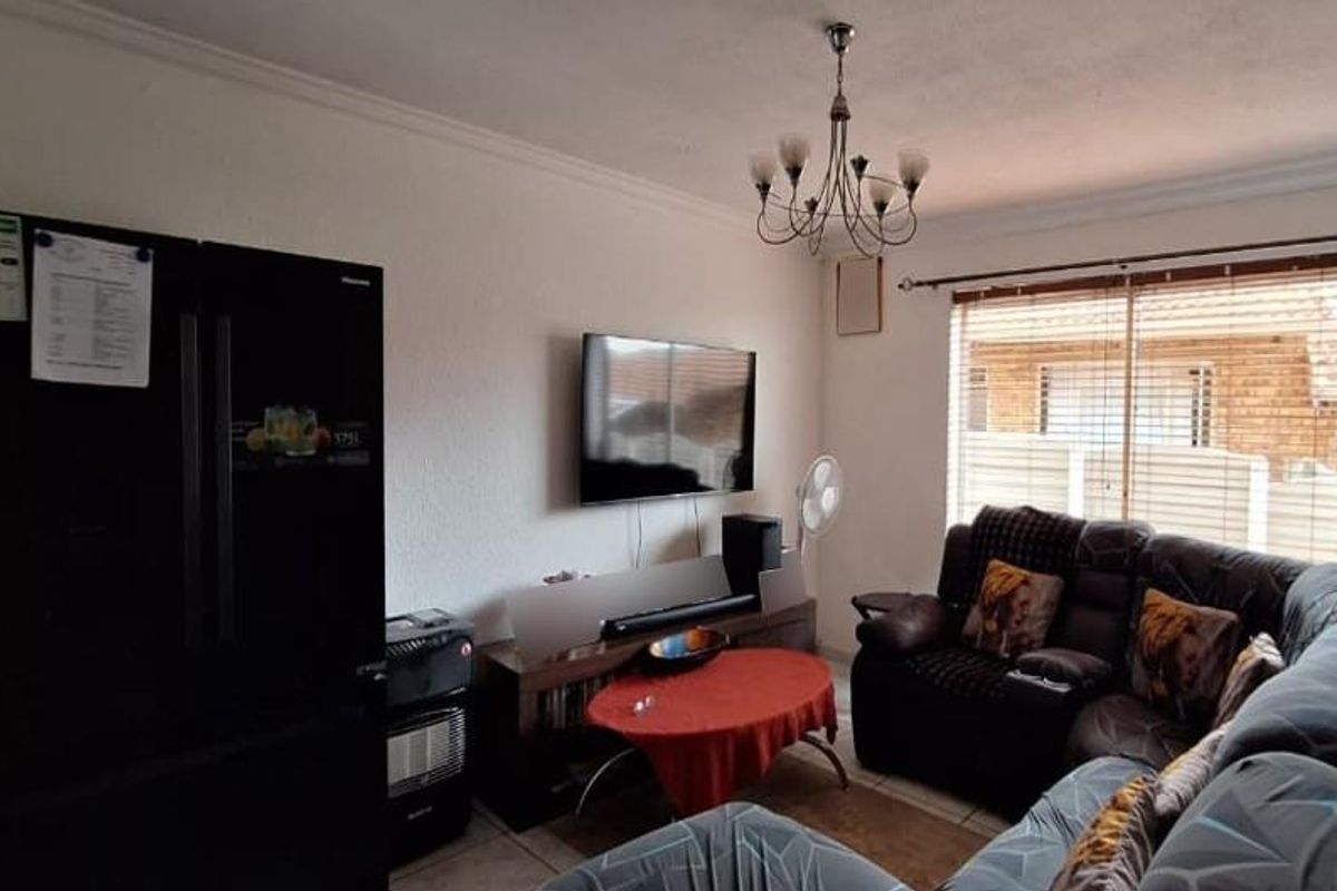 Simplex Townhouse - Photo 4