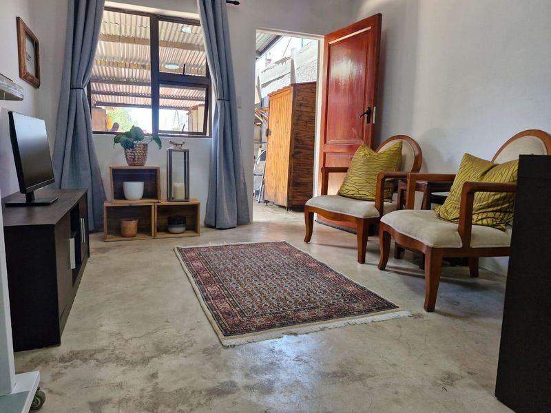 Charming Bachelor Cottage in Westdene - Photo 3