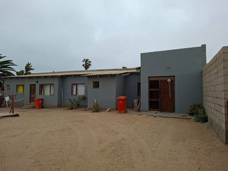 Spacious 3 Bedroom House with 2 Flats in VINETA  SWAKOPMUND - Photo 10