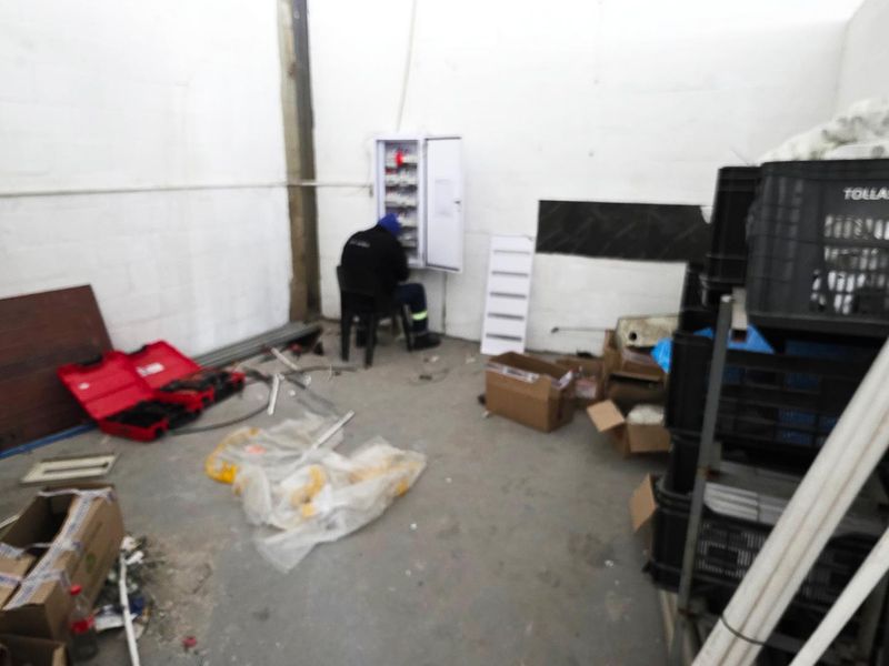 Light Industrial Warehouse in Newly Refurbished Complex - Photo 6