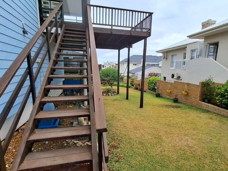 Seaside Serenity: Accessible Coastal Retreat Awaits! - Photo 4