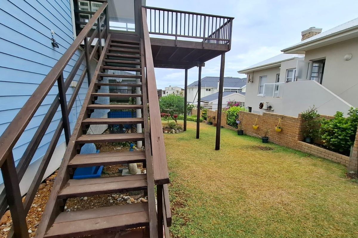 Seaside Serenity: Accessible Coastal Retreat Awaits! - Photo 4