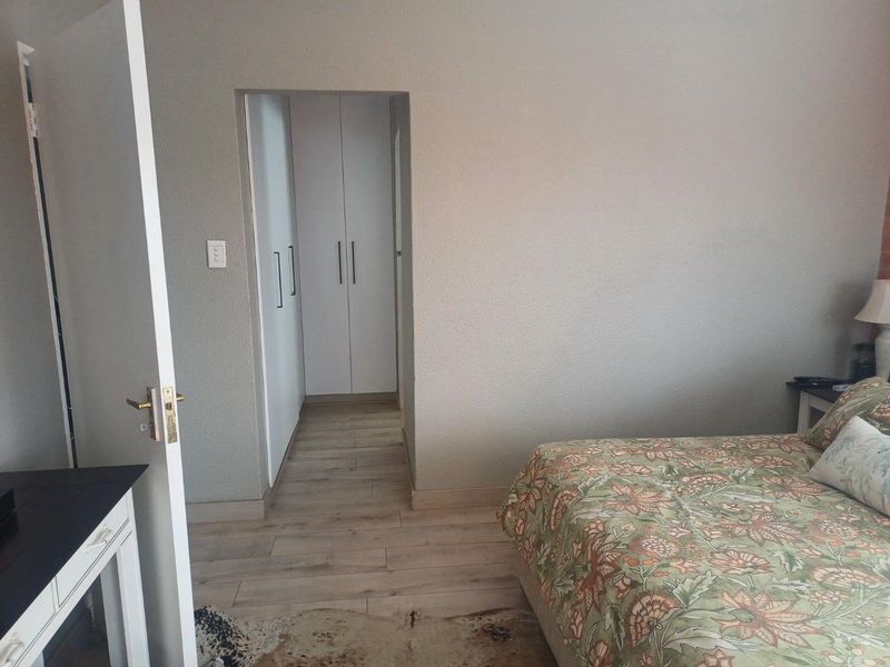 Exquisite Newly Renovated Cluster in a Prestigious Secure Estate - Photo 7