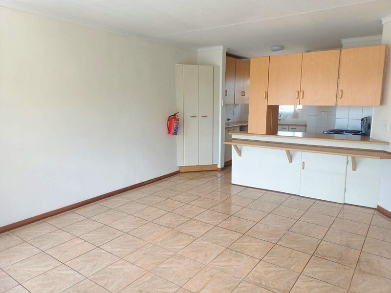 Charming Lock-Up-And-Go starter unit in a well located complex - Photo 10