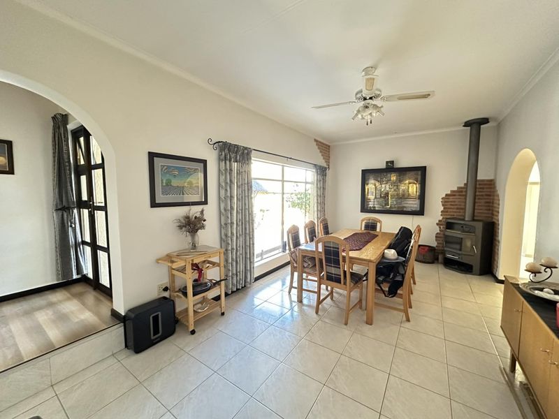 5 Bedroom House for Sale in Klein Windhoek - Photo 3