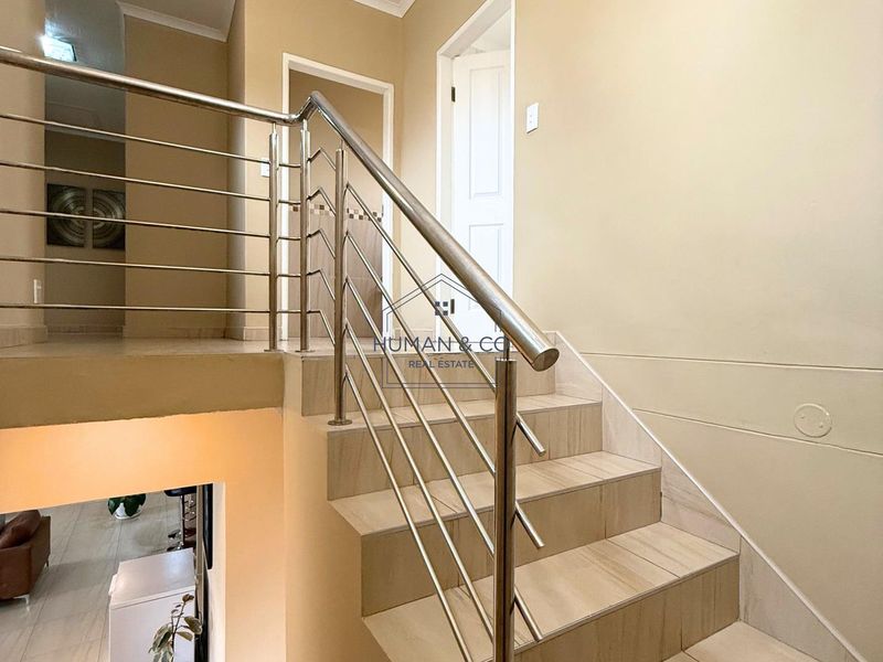 Modern Family Home in Fairway Estate - Photo 8