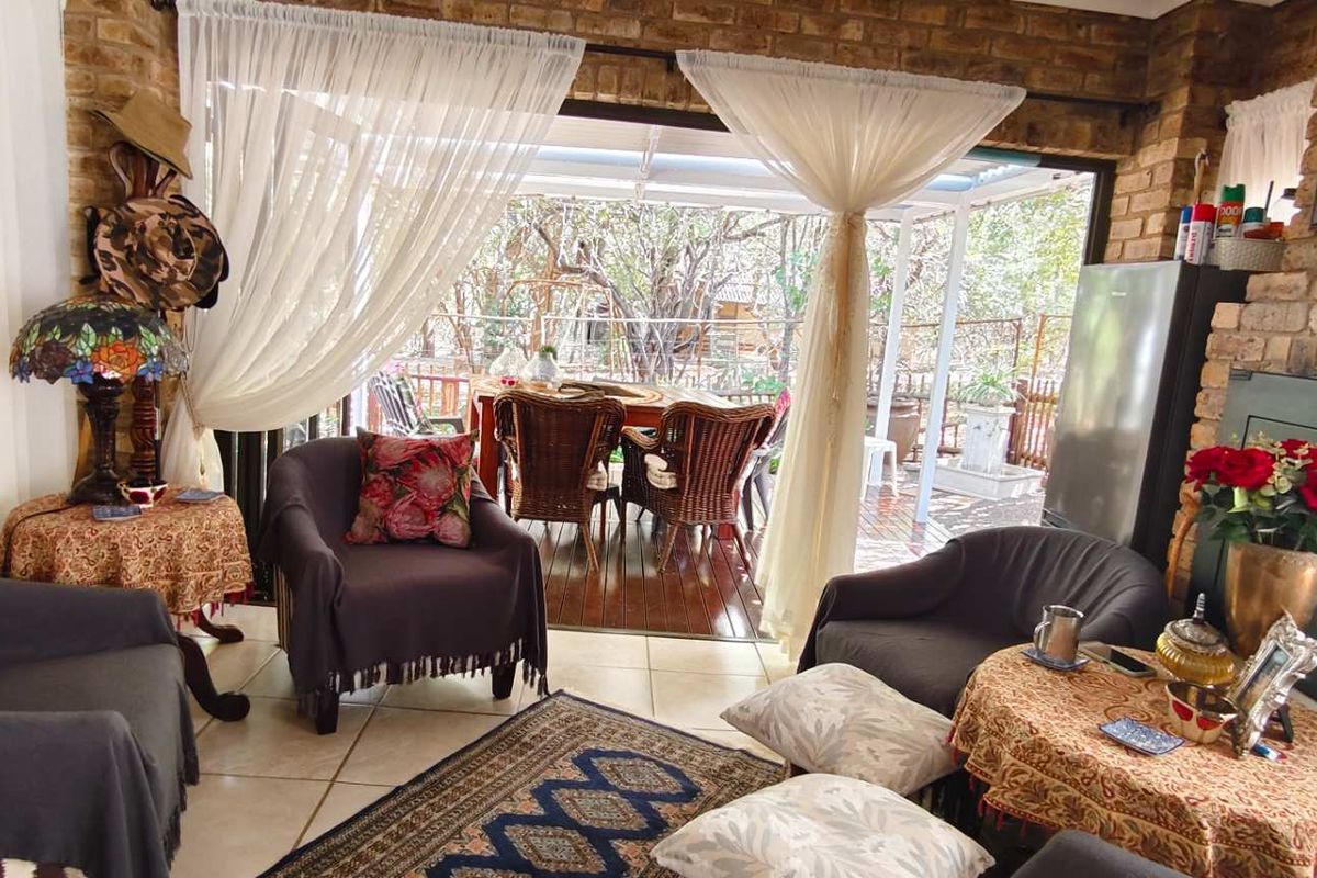 Immaculate and Stylish 2-Bedroom Property in a Secluded Cul-de-Sac - Photo 5