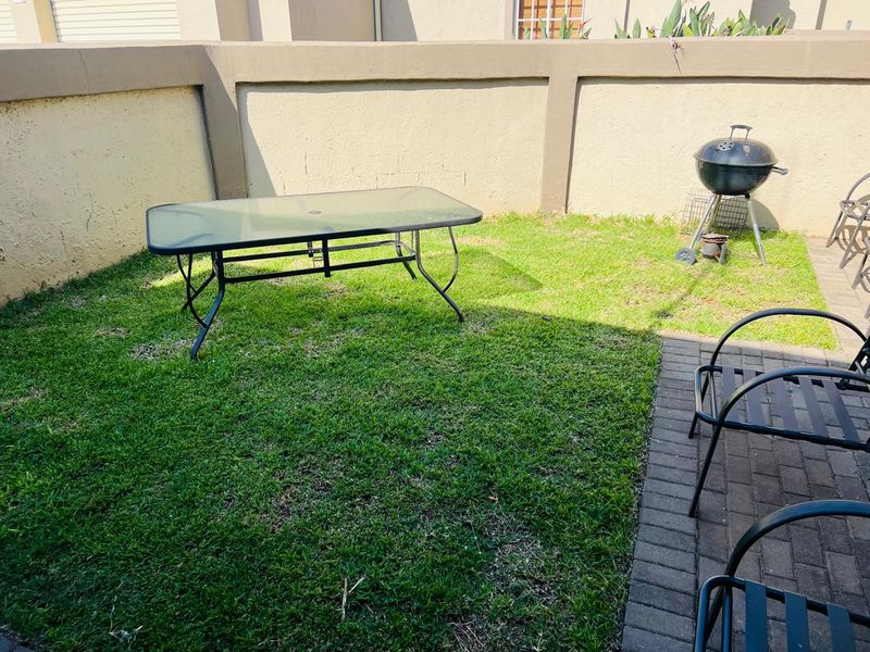 Three-Bedroom Townhouse for Sale in Equestria - Photo 2