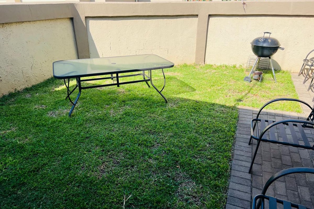 Three-Bedroom Townhouse for Sale in Equestria - Photo 2