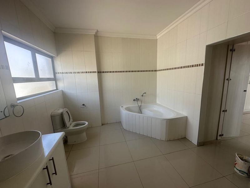 Family Home - Photo 10