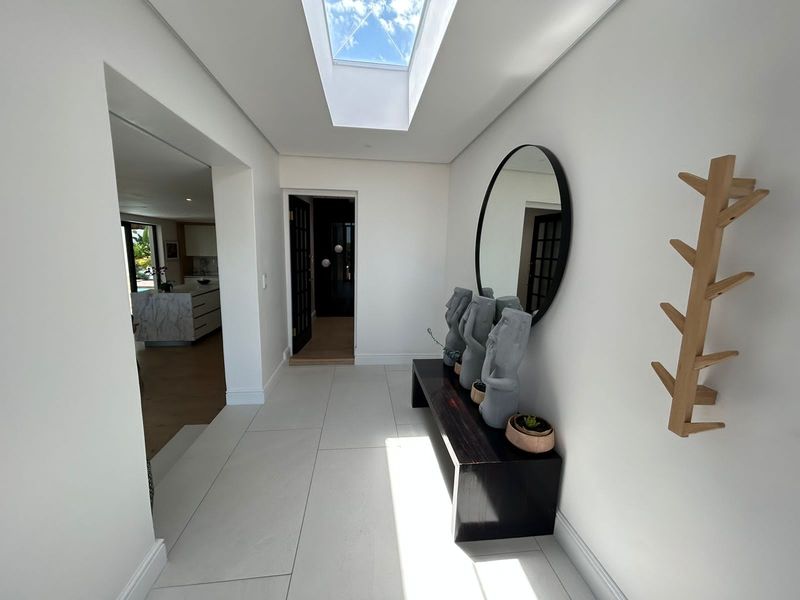 Luxury Coastal Living with Ocean & Mountain Views - Fully Furnished - Photo 5