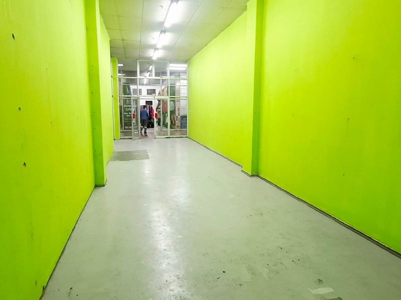 **Prime Commercial Space Available in Durban CBD - Perfect for Retail or Professional Services** - Photo 3