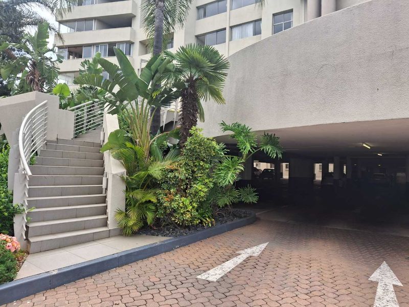 A LUXURIOUS THREE BEDROOM FURNISHED APARTMENT - Photo 5