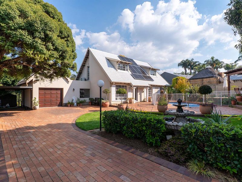 Stylish 4-Bedroom off-grid Family Home in Secure Van Riebeeck Park Enclosure - Photo 2