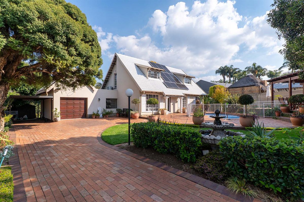 Stylish 4-Bedroom off-grid Family Home in Secure Van Riebeeck Park Enclosure - Photo 2