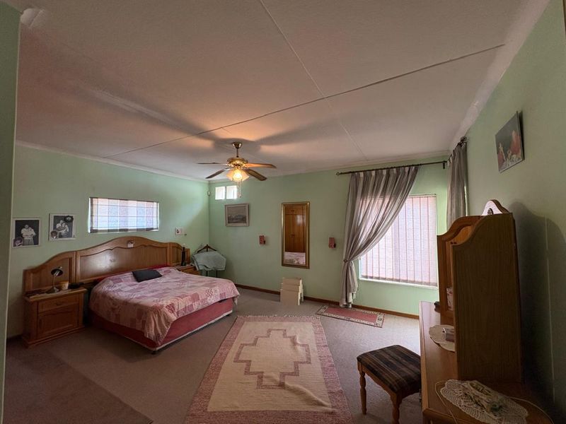 Large Plot - 3 Bedroom House - Plus Flat - Space - Garden & Pool - Photo 8