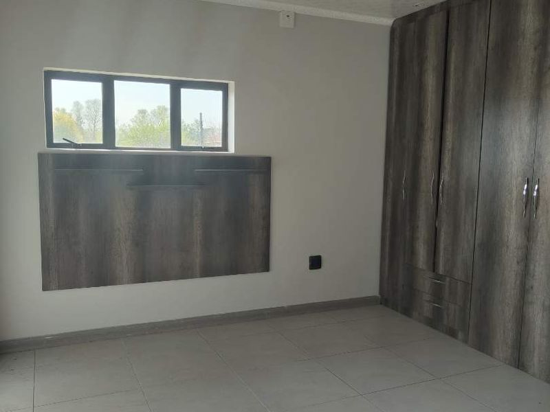 Townhouse for Sale in Newcastle. - Photo 9