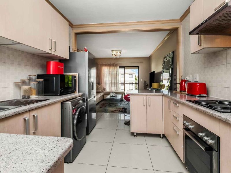 TOP FLOOR LOFT APARTMENT, BOASTING LOADS OF NAURAL LIGHT AND IN A FANTASTIC LOCATION - Photo 3