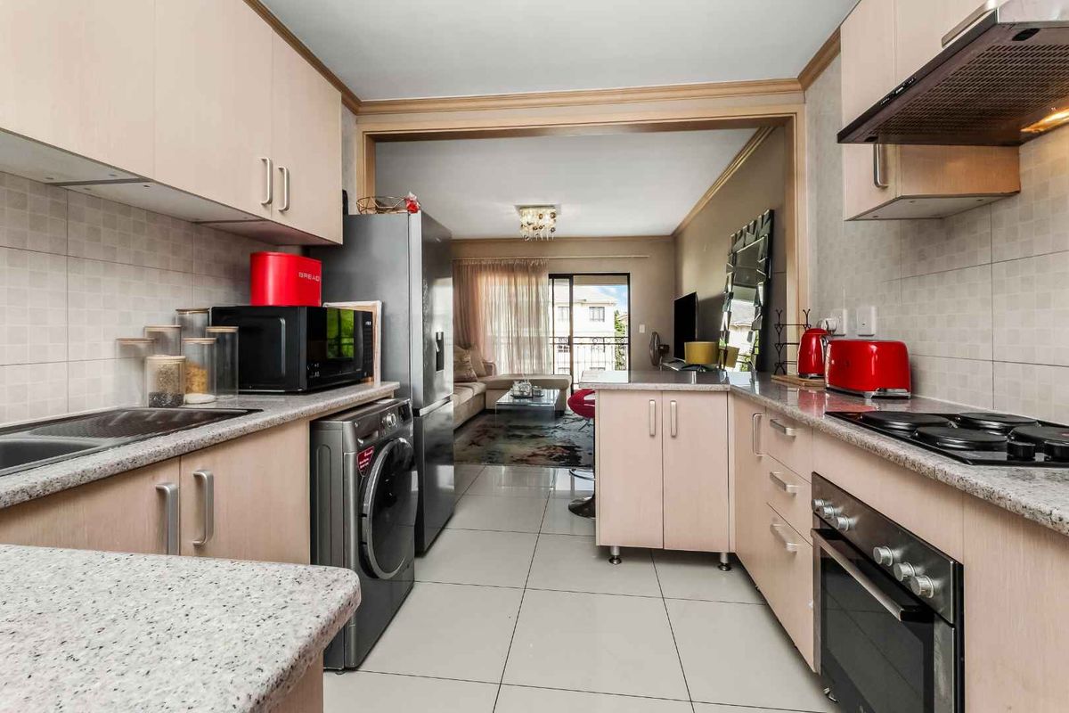 TOP FLOOR LOFT APARTMENT, BOASTING LOADS OF NAURAL LIGHT AND IN A FANTASTIC LOCATION - Photo 3