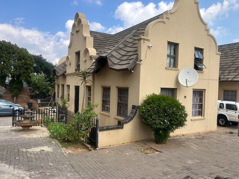 14 Bedroom house in Laudium - Photo 2