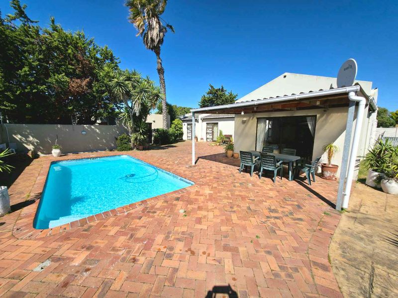 Spacious 4-Bedroom Family Home in Tygerhof, Cape Town - Photo 5