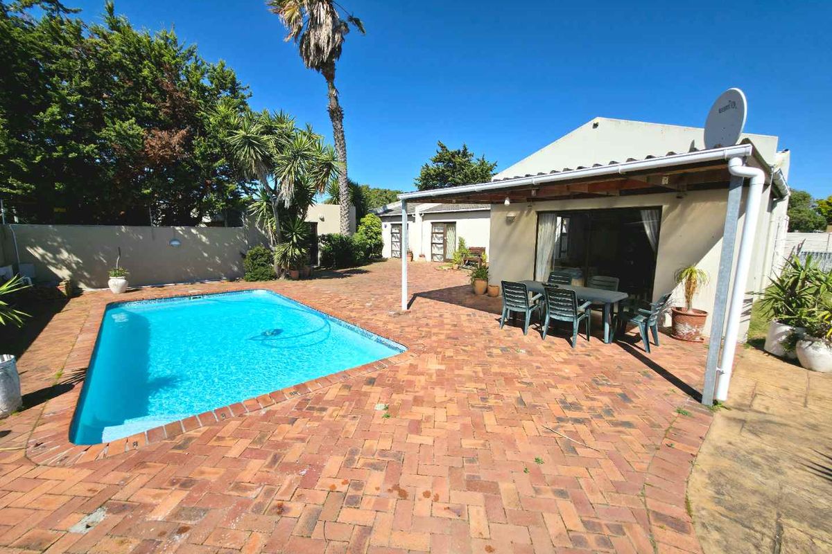 Spacious 4-Bedroom Family Home in Tygerhof, Cape Town - Photo 5