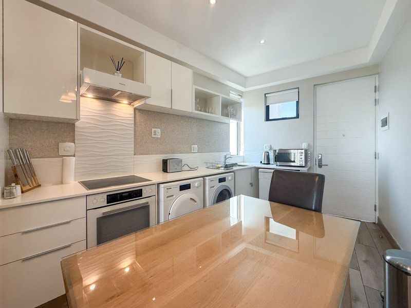 Classy Dual-Income Investment with Panoramic Views | Fully Furnished | Flexible Airbnb Layout | R2,495,000 excl. VAT - Photo 6