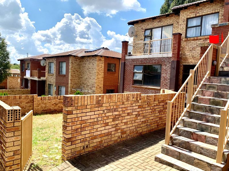 Beautiful, Fresh & Cozy Ground Floor Townhouse – Northern Bloemfontein - Photo 2