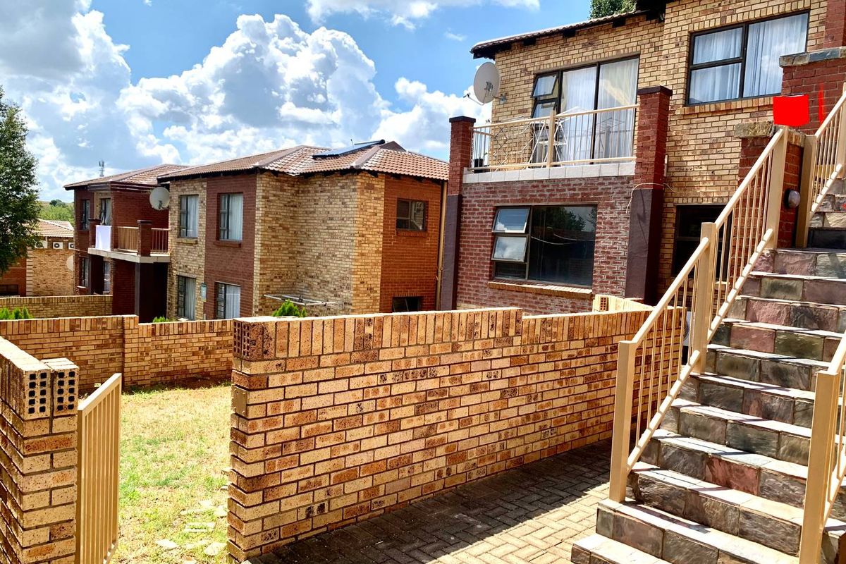 Beautiful, Fresh & Cozy Ground Floor Townhouse – Northern Bloemfontein - Photo 2