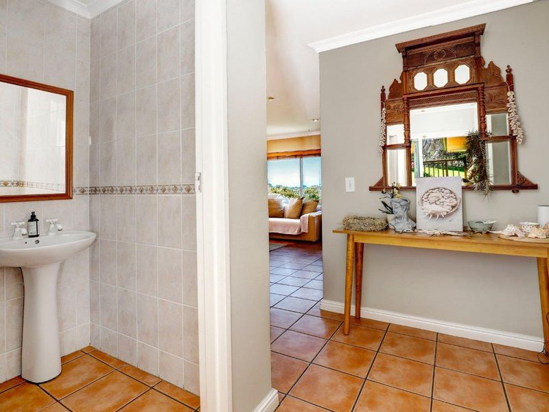 Townhouse, ideal for dual living, in popular security estate bordering golf course - Photo 9