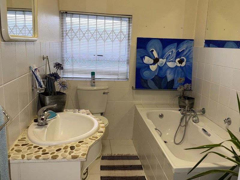 Charming Family Home with Warm Character & Entertaining Spaces - Boston, Bellville - Photo 9