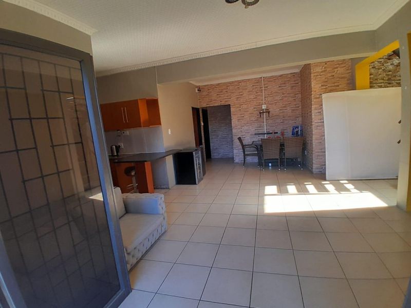 This charming home offers a discerning buyer excellent value - Photo 9