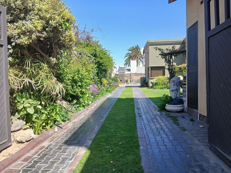 LUXURY DOUBLE STOREY HOUSE FOR SALE IN WALVISBAY LAGOON - Photo 9