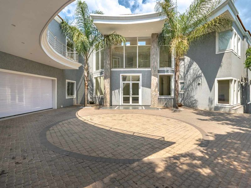 Rare 6-Bedroom Ambassadorial Residence with breathtaking views - Photo 3