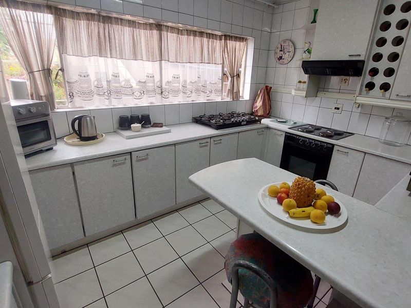 Charming Home with Separate Flatlet & Spacious Backyard - Photo 4