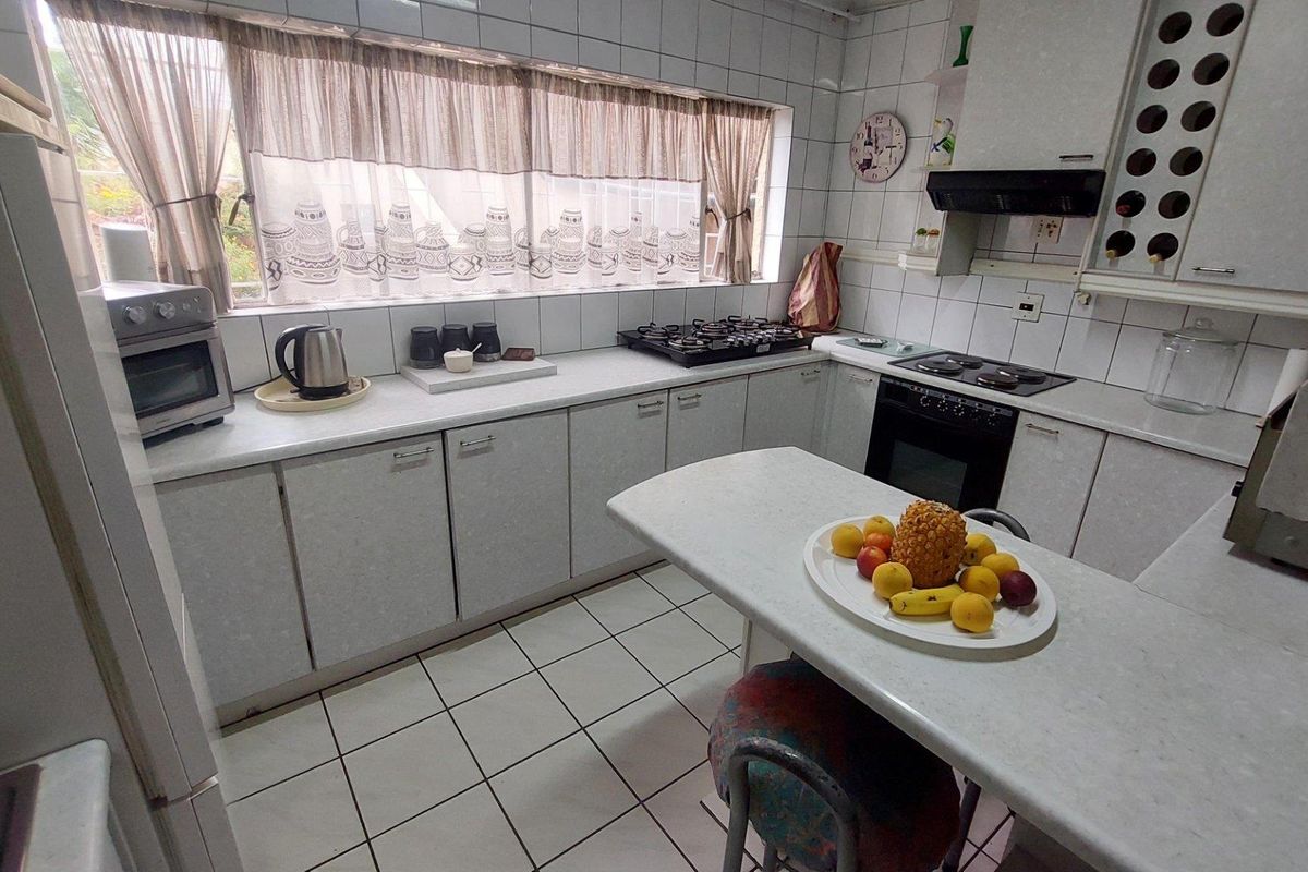 Charming Home with Separate Flatlet & Spacious Backyard - Photo 4