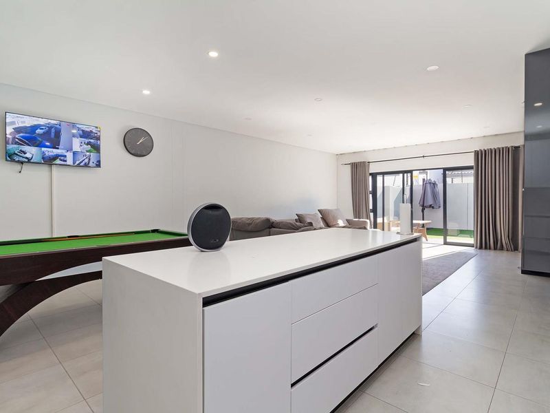Modern Family Living in the Heart of Sought-After Sandown / Exclusive Mandate - Photo 5