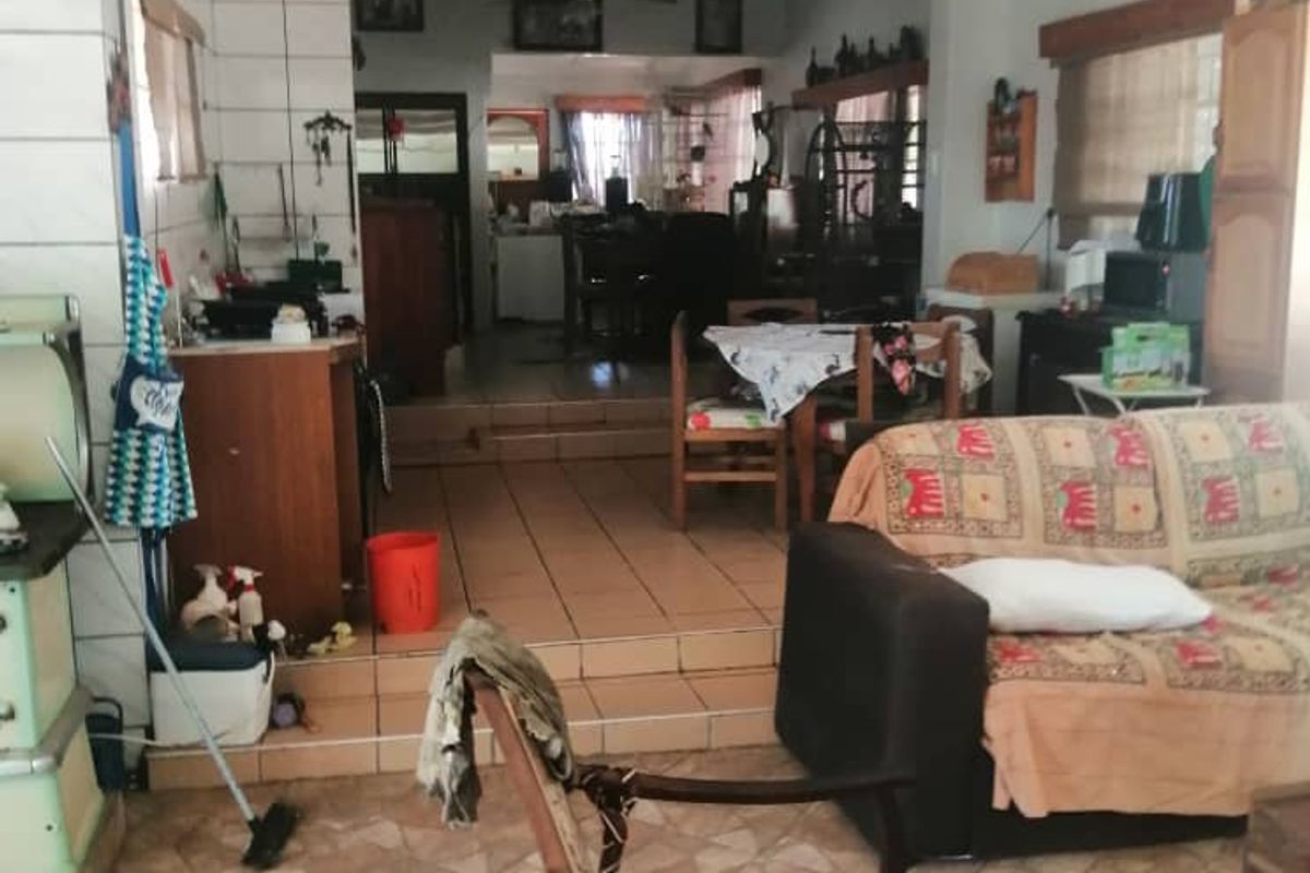 FOR SALE- 4 BEDROOM HOUSE IN OUTJO, NAMIBIA - Photo 4