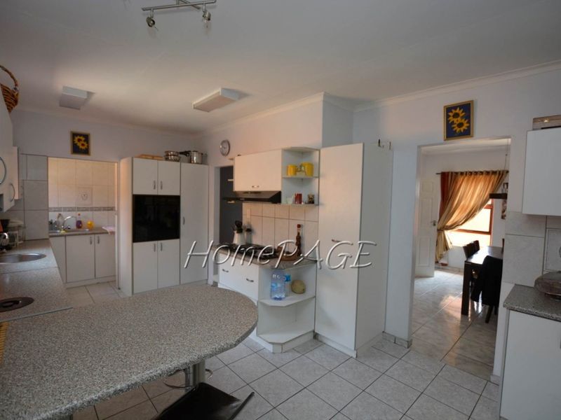 Fairway Estates:  HUGE 4 Bedr home with 1 Bedr flat for sale - Photo 5