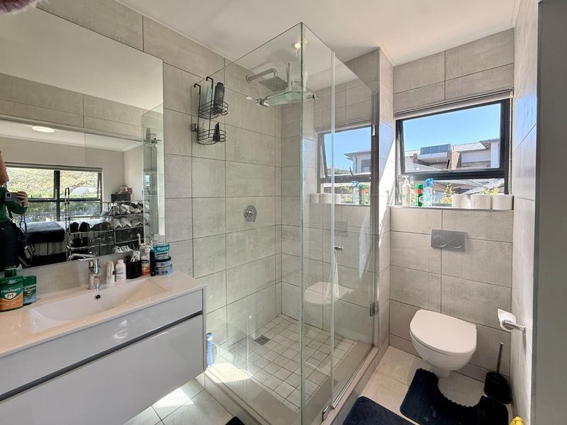 Luxurious 3-Bedroom Ground Floor Unit in Whistling Thorns - Photo 10