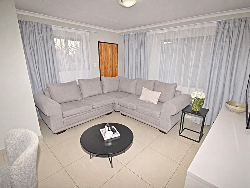 Beautiful Family Home in Dawn City - Photo 5