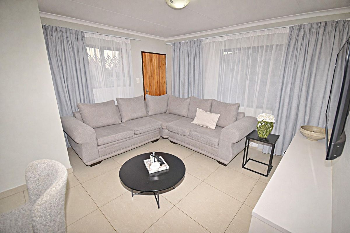 Beautiful Family Home in Dawn City - Photo 5